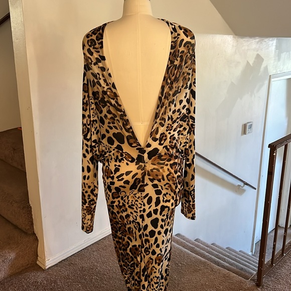 elegant backless dress - Picture 3 of 5